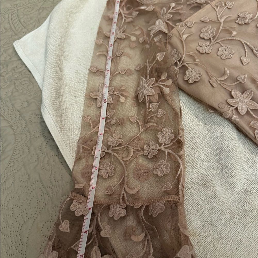 Adiva Floral Lace Blouse in light pink - Picture 10 of 12